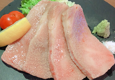 肉料理も妥協しません